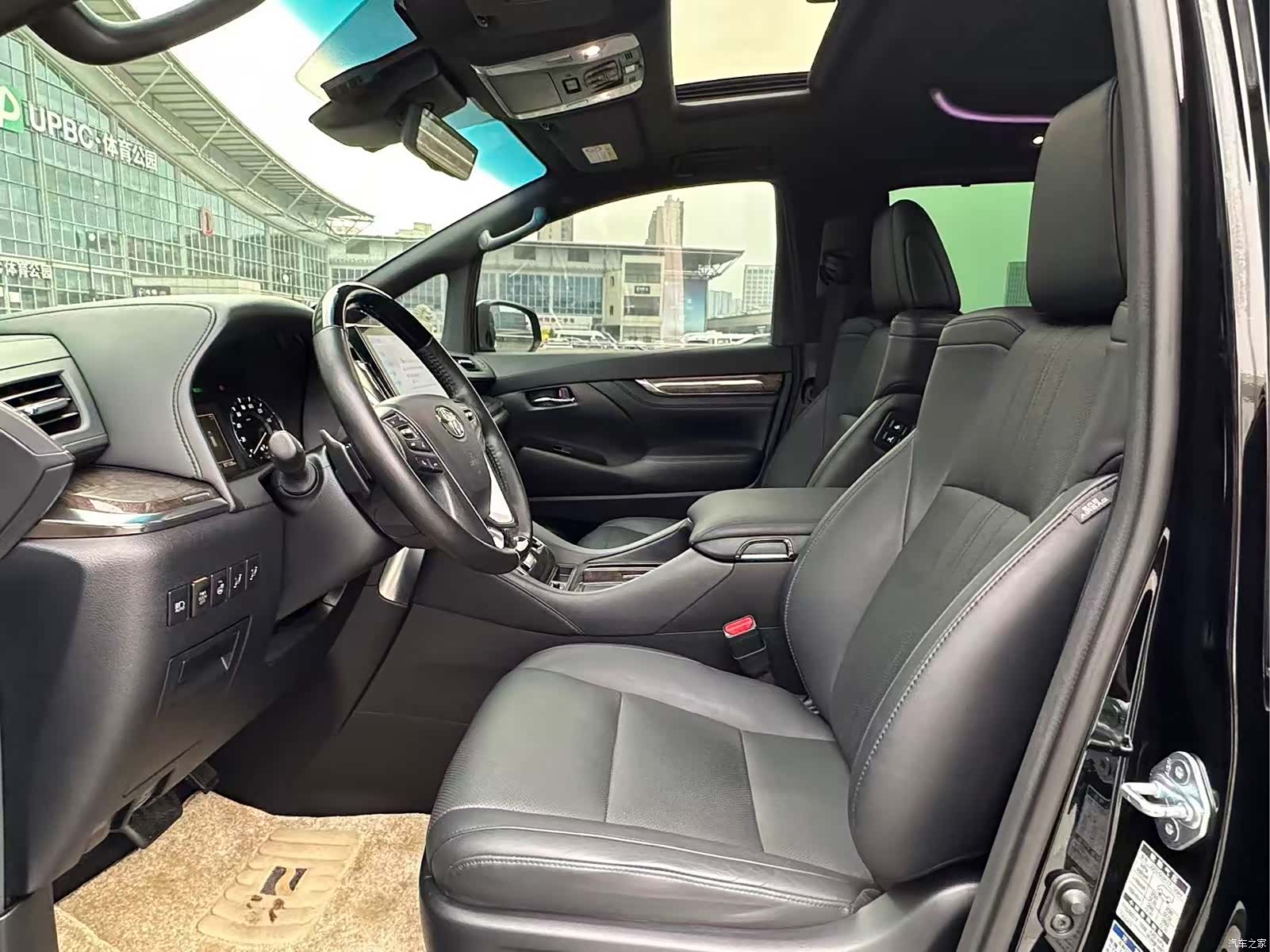 Toyota Vellfire, 2022 13