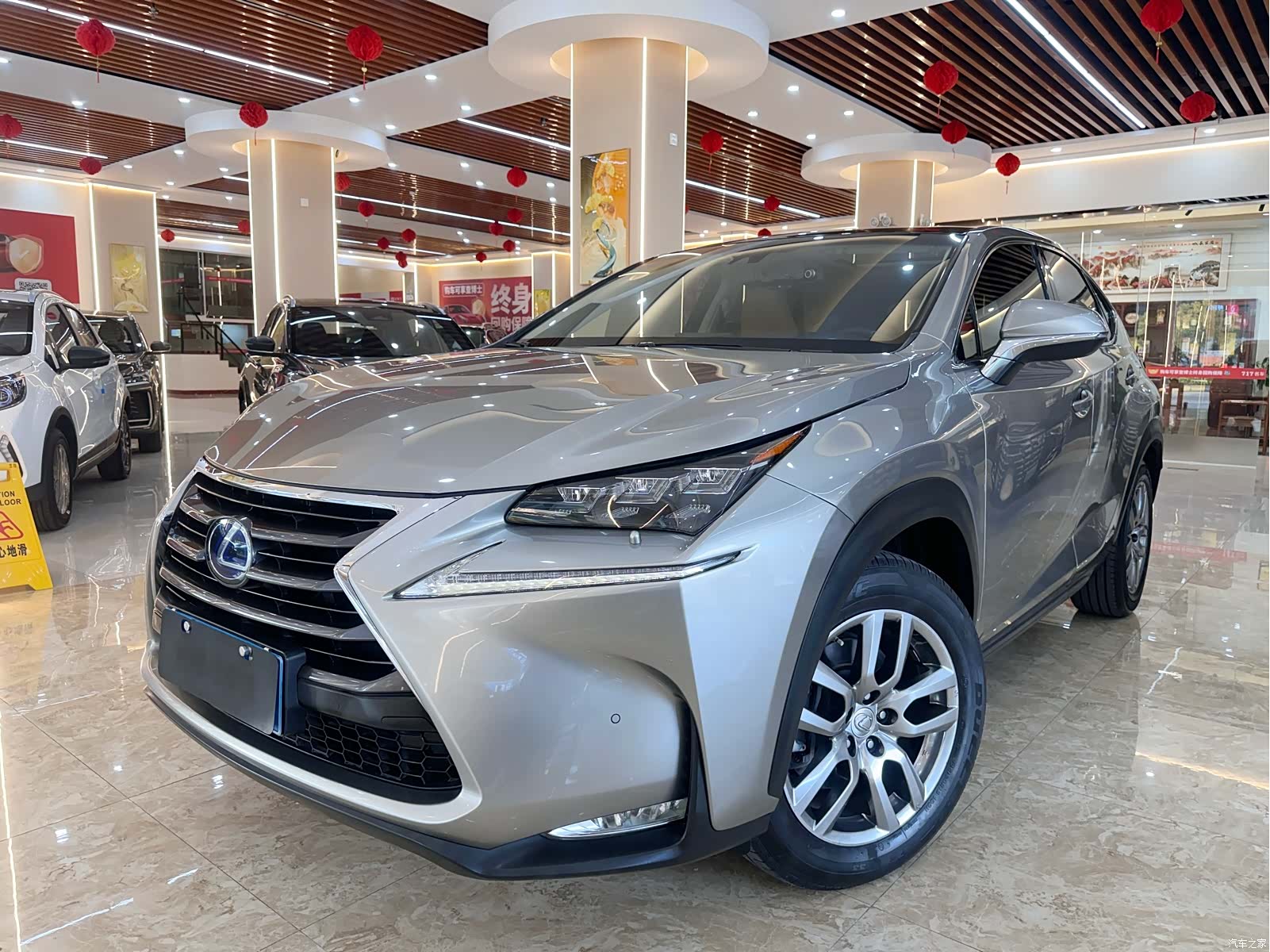 Lexus NX, 2015 1
