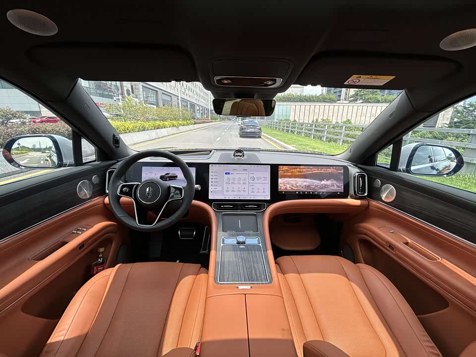 AITO Ask the world M9