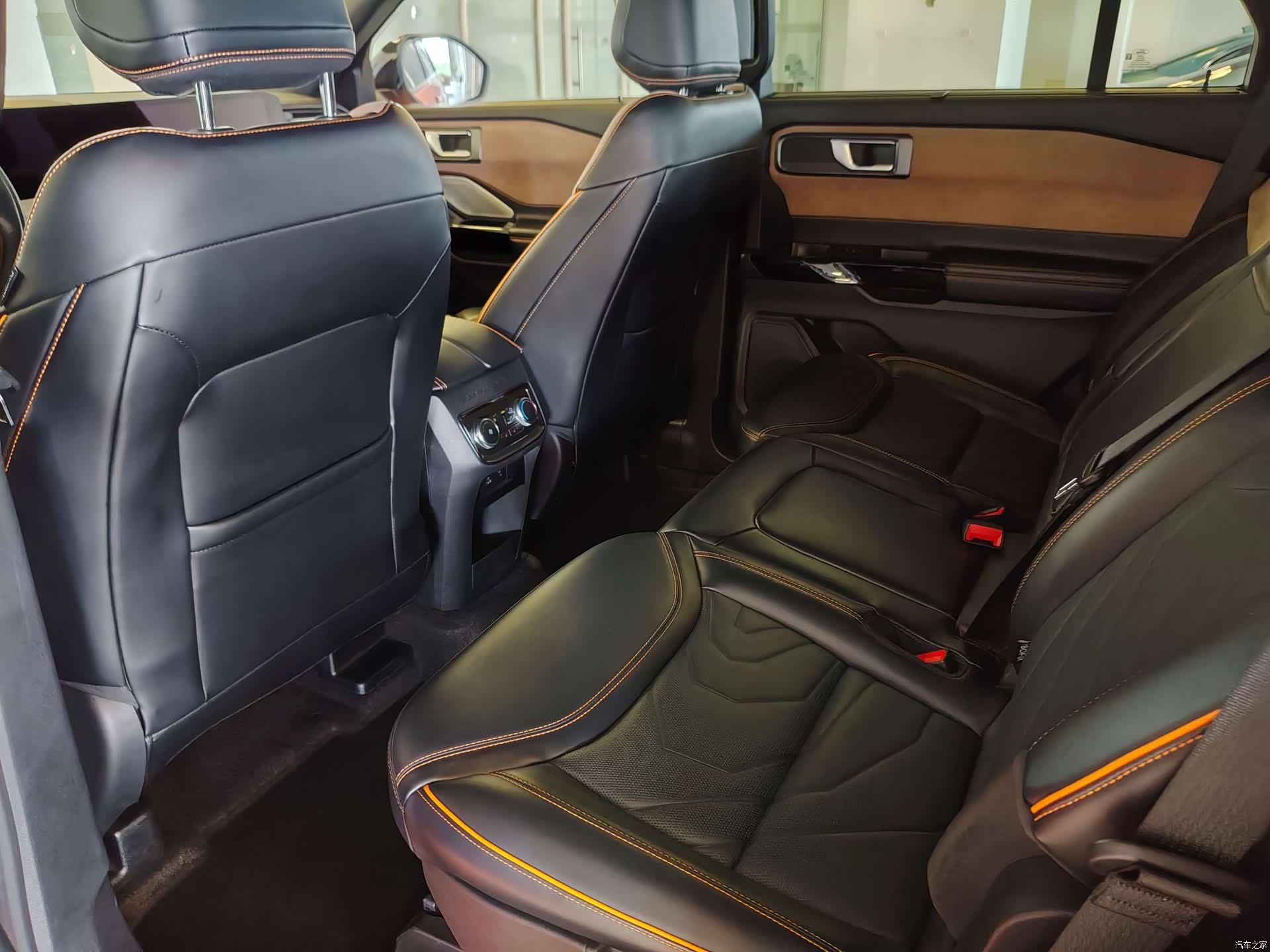 Ford Explorer, 2024 26