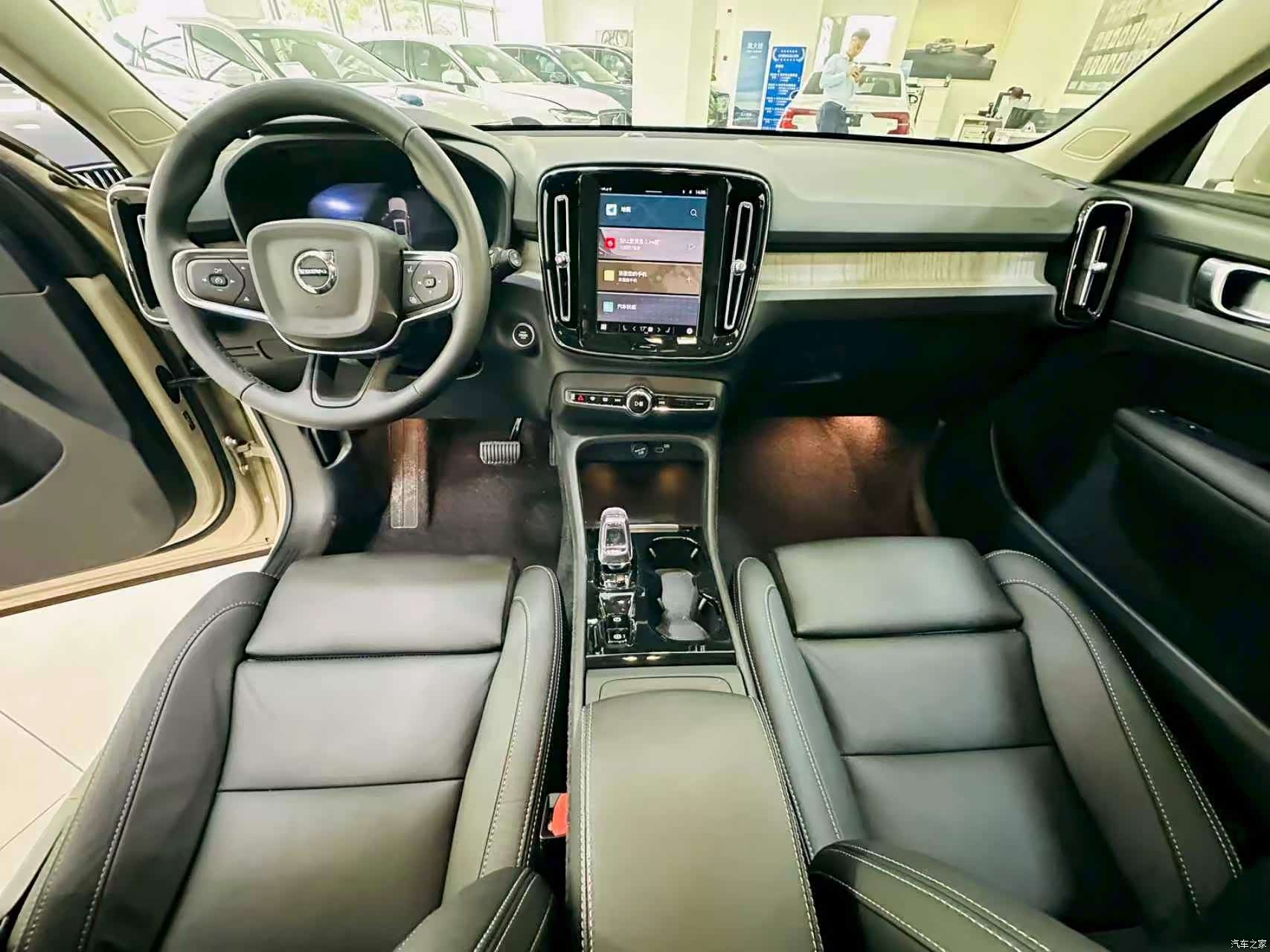 Volvo XC40, 2024 17