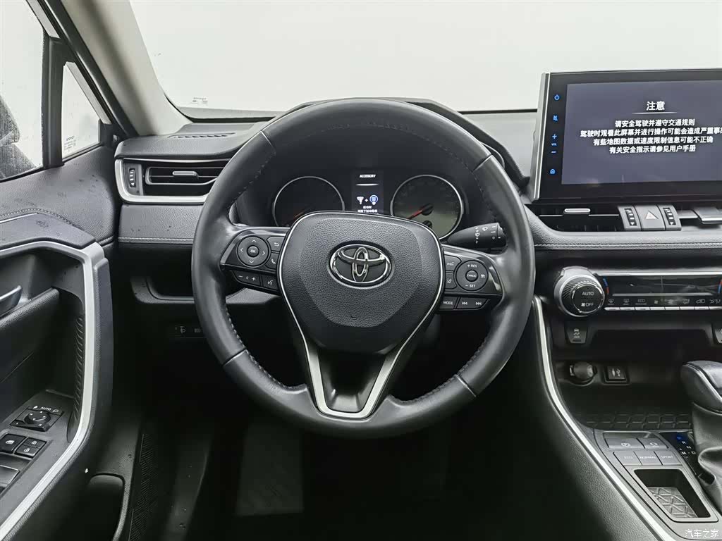 Toyota Wildlander, 2022 11