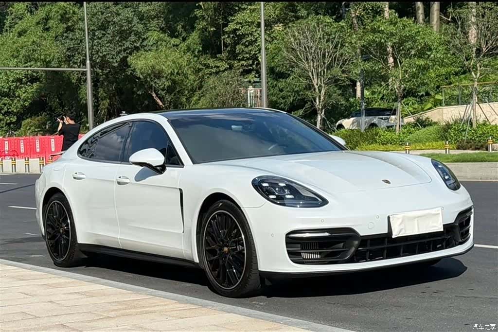 Porsche Panamera, 2023 3