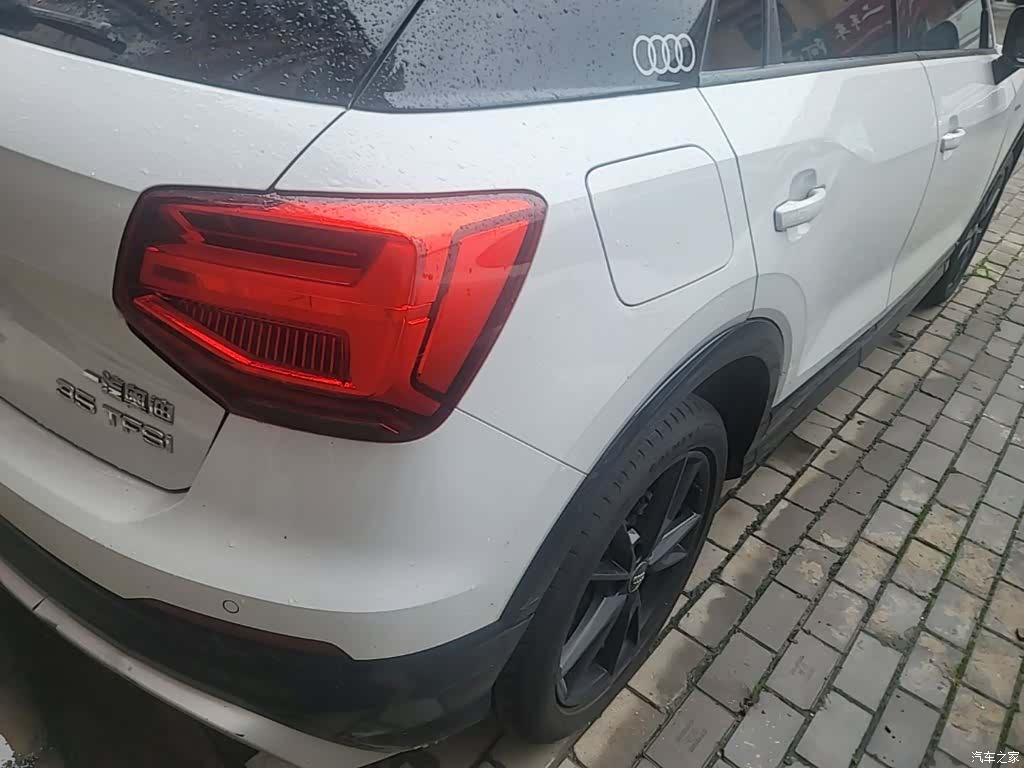 Audi Q2L, 2020 8