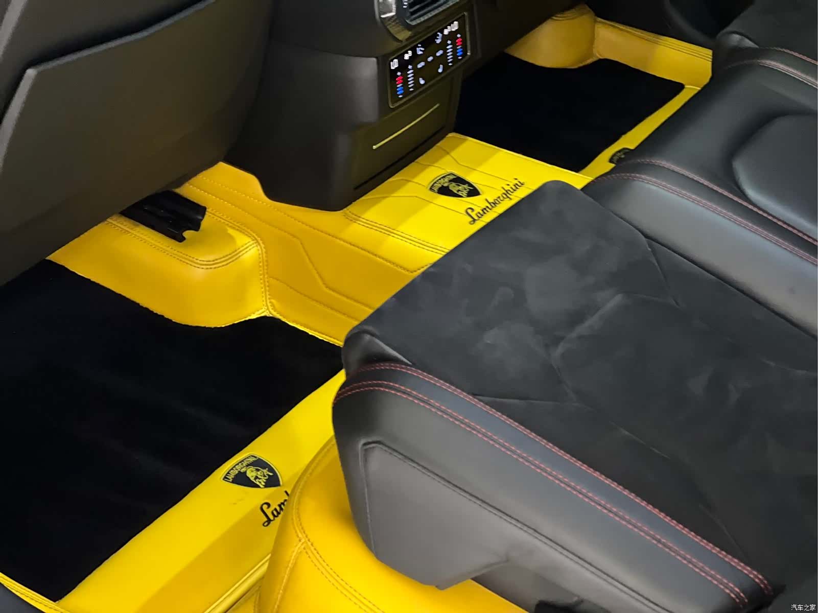 Lamborghini Urus, 2019 все фото