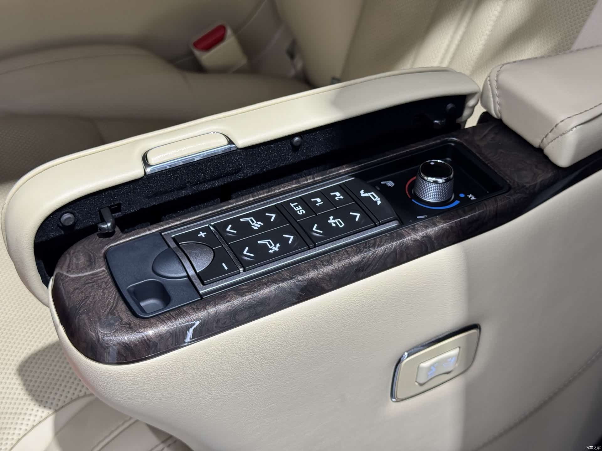 Toyota Alphard, 2020 20