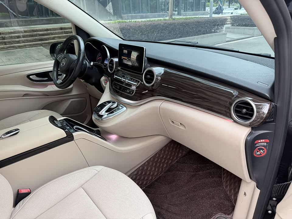 Mercedes-Benz V-class