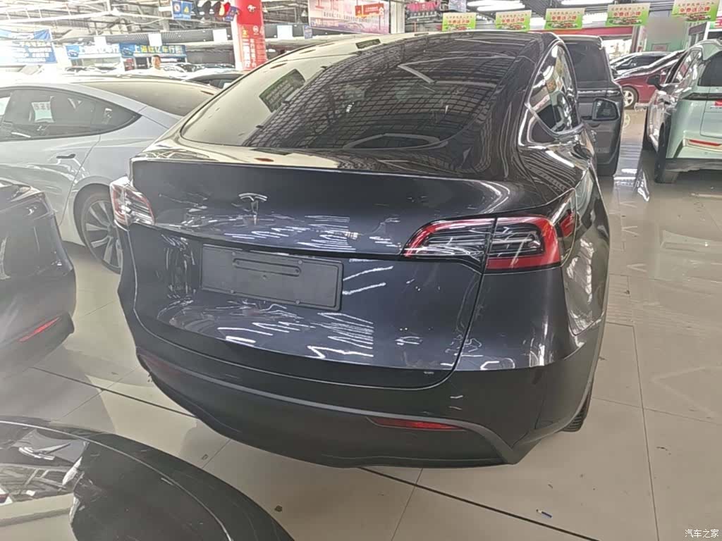 Tesla Model Y, 2024 6