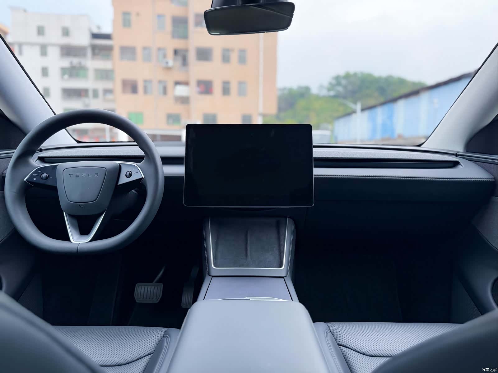 Tesla Model Y, 2025 14