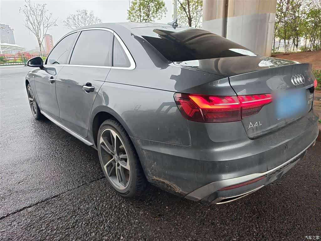 Audi A4L, 2022 все фото