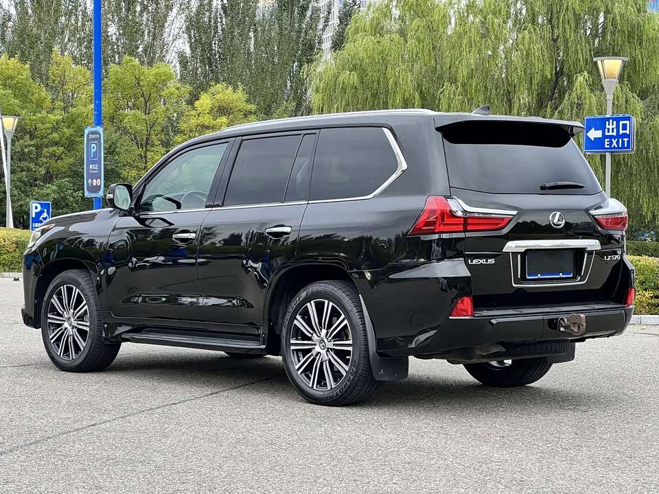 Lexus LX