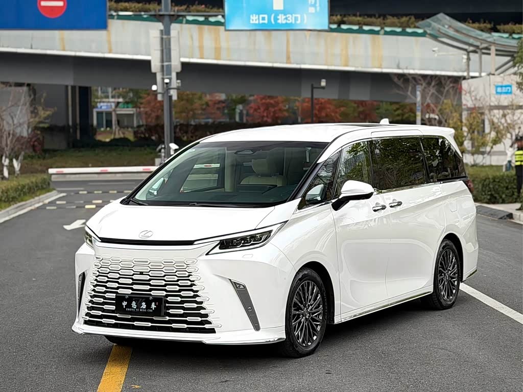 Lexus LM