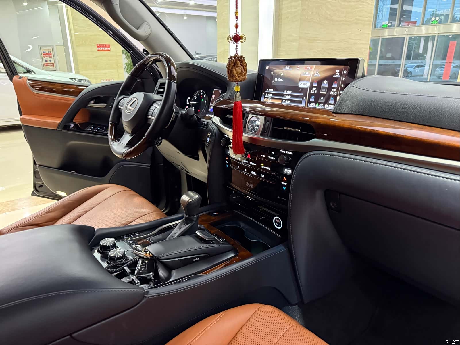 Lexus LX, 2019 10