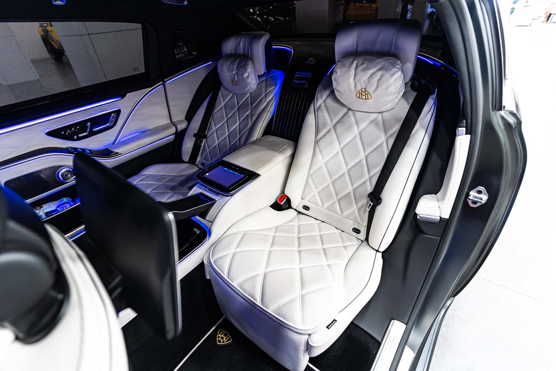 Maybach S-Class, 2023 12