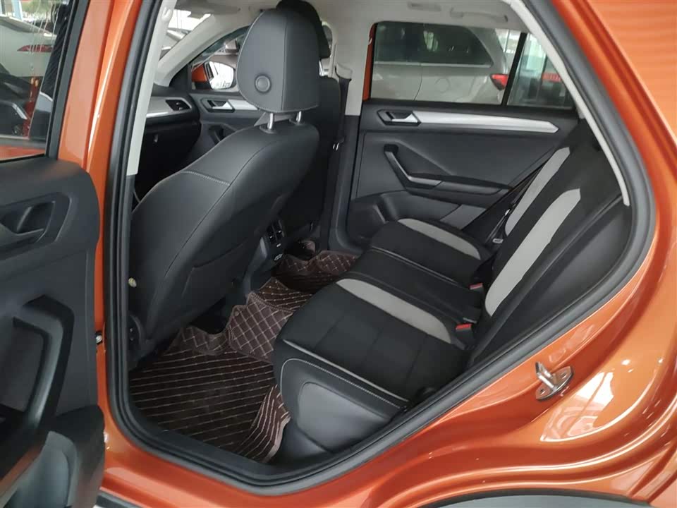 Volkswagen T-ROC exploring Songs