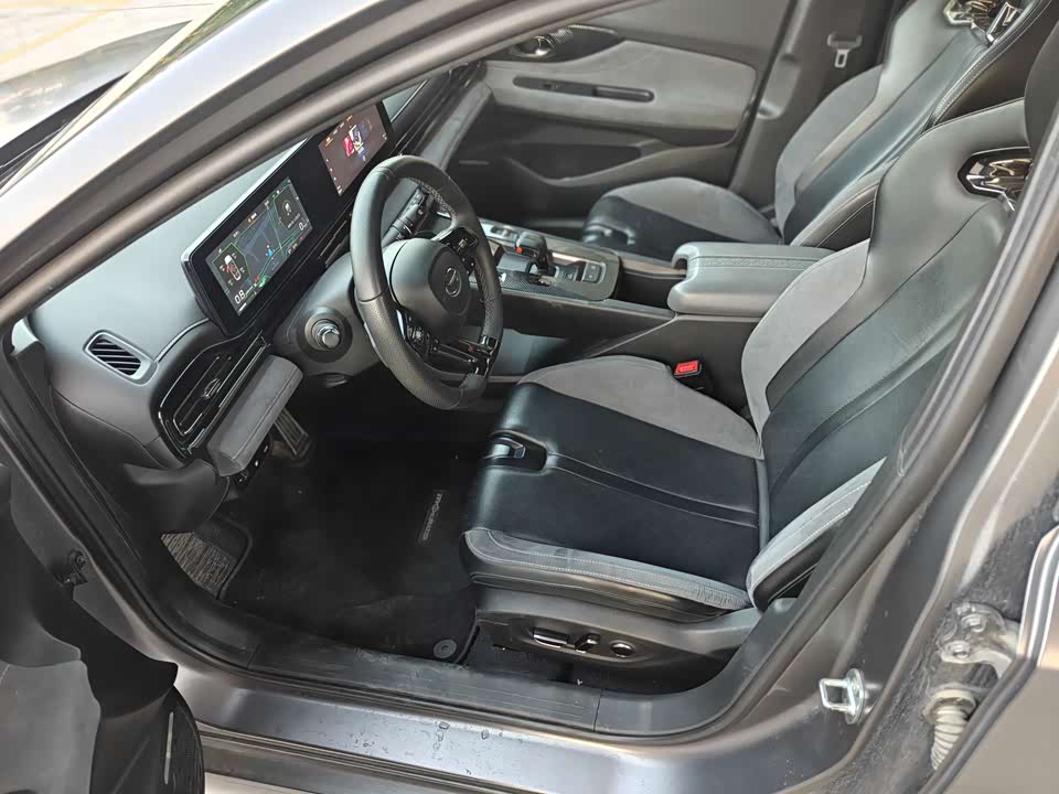 Trumpchi Shadow Leopard