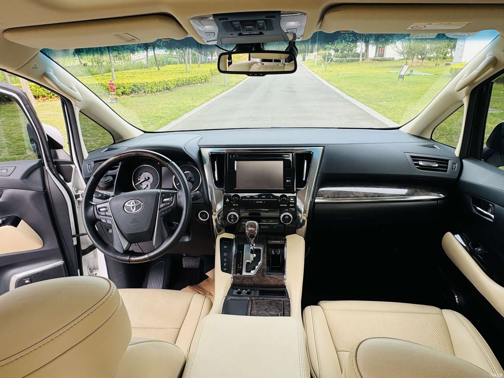 Toyota Alphard, 2019 14