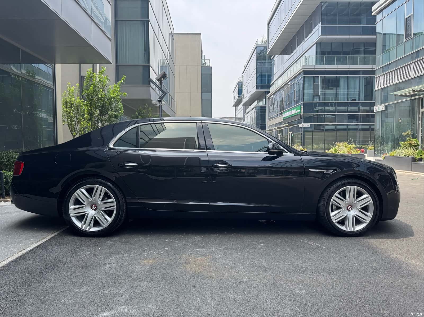 Bentley Flying Spur, 2019 4