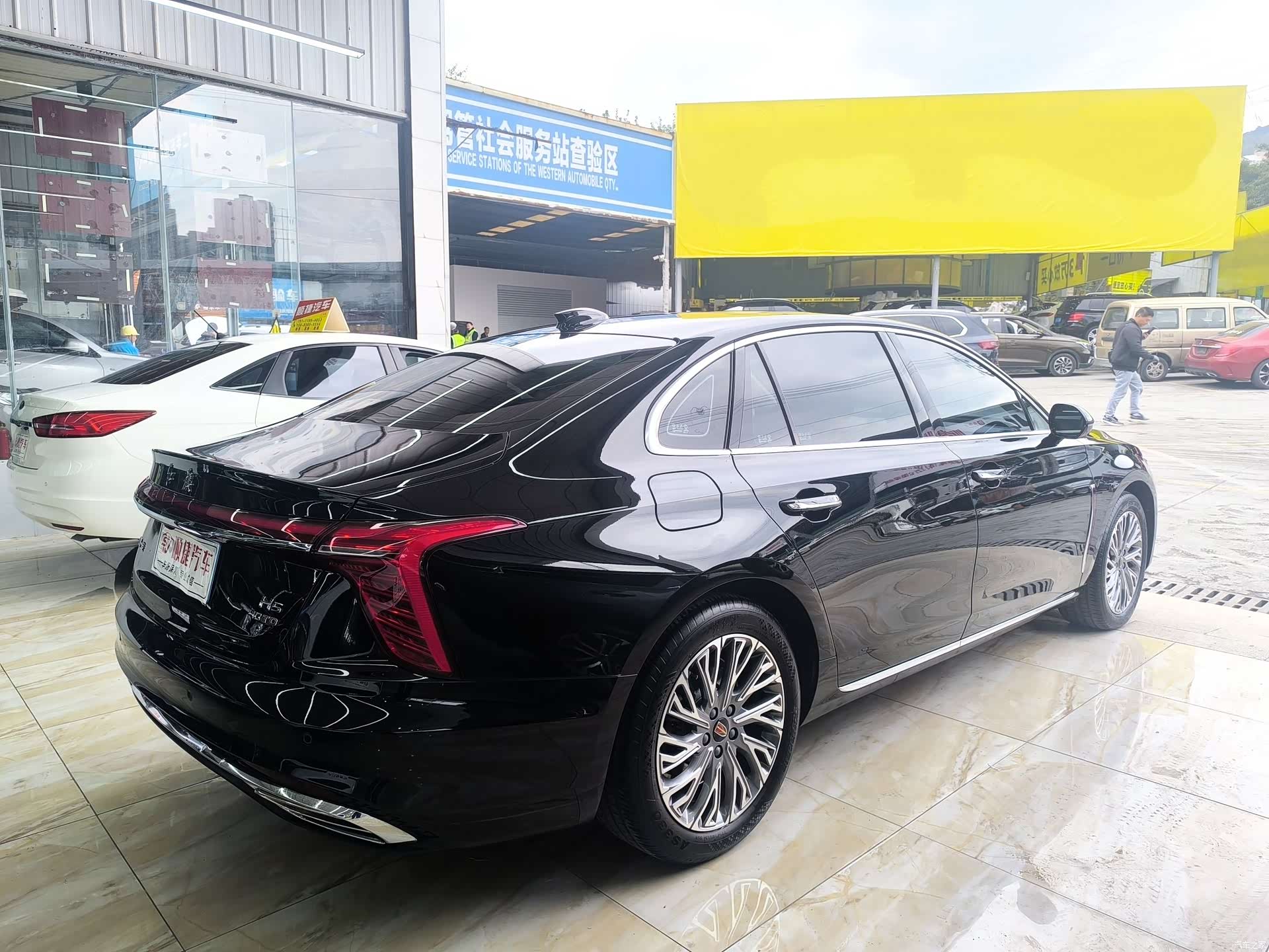 Hongqi H5, 2023 11