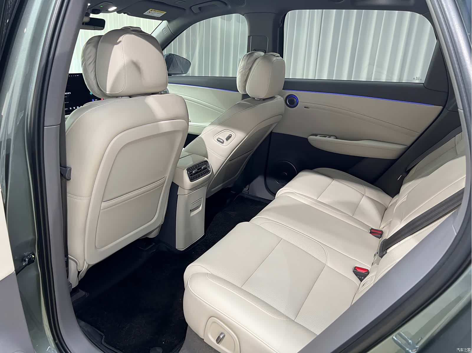 Hongqi HS6, 2026 8