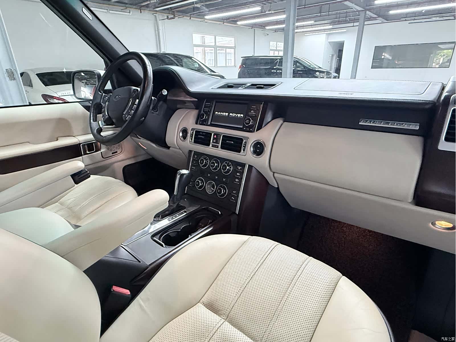 Land Rover Range Rover, 2012 9