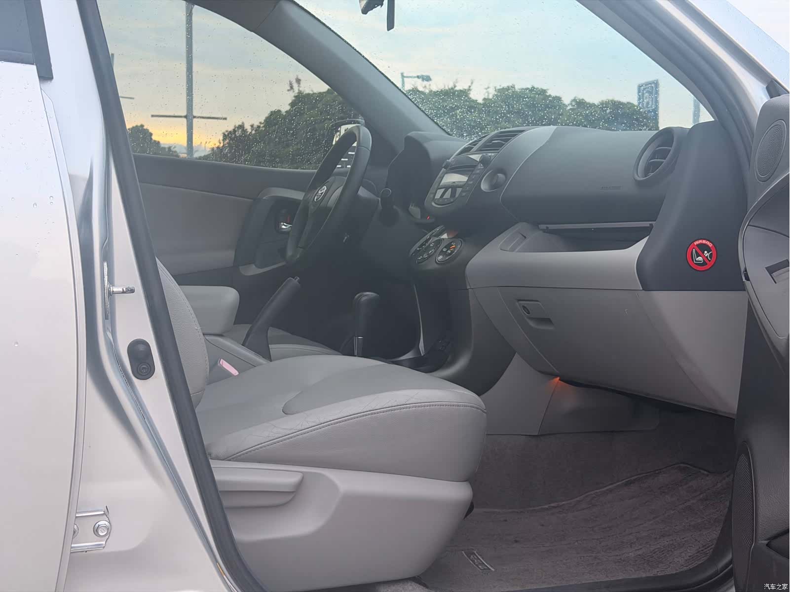 Toyota RAV4, 2009 8