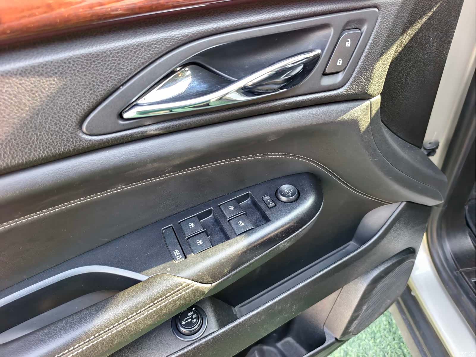 Cadillac SRX, 2013 8