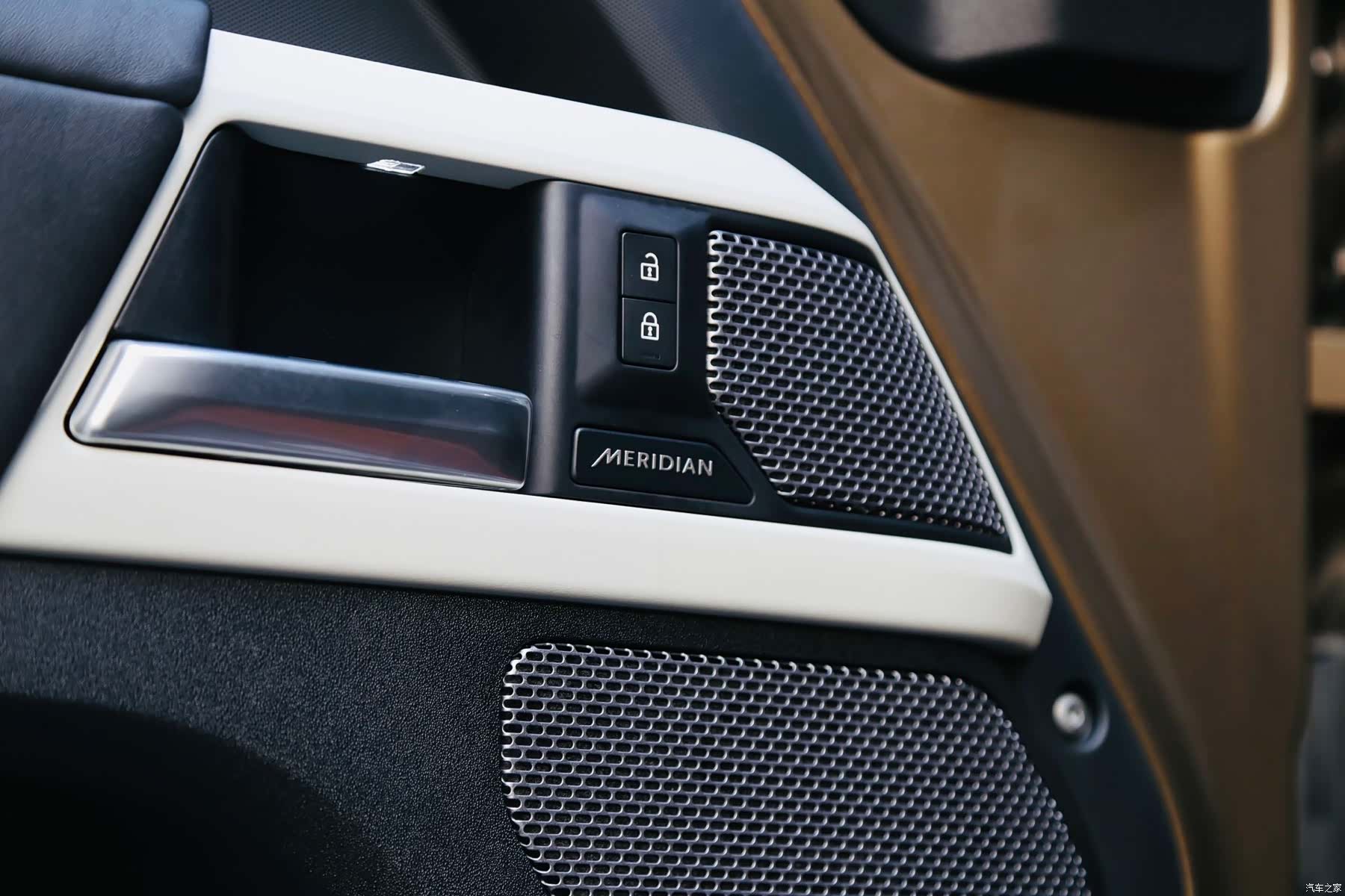 Land Rover Defender, 2021 10
