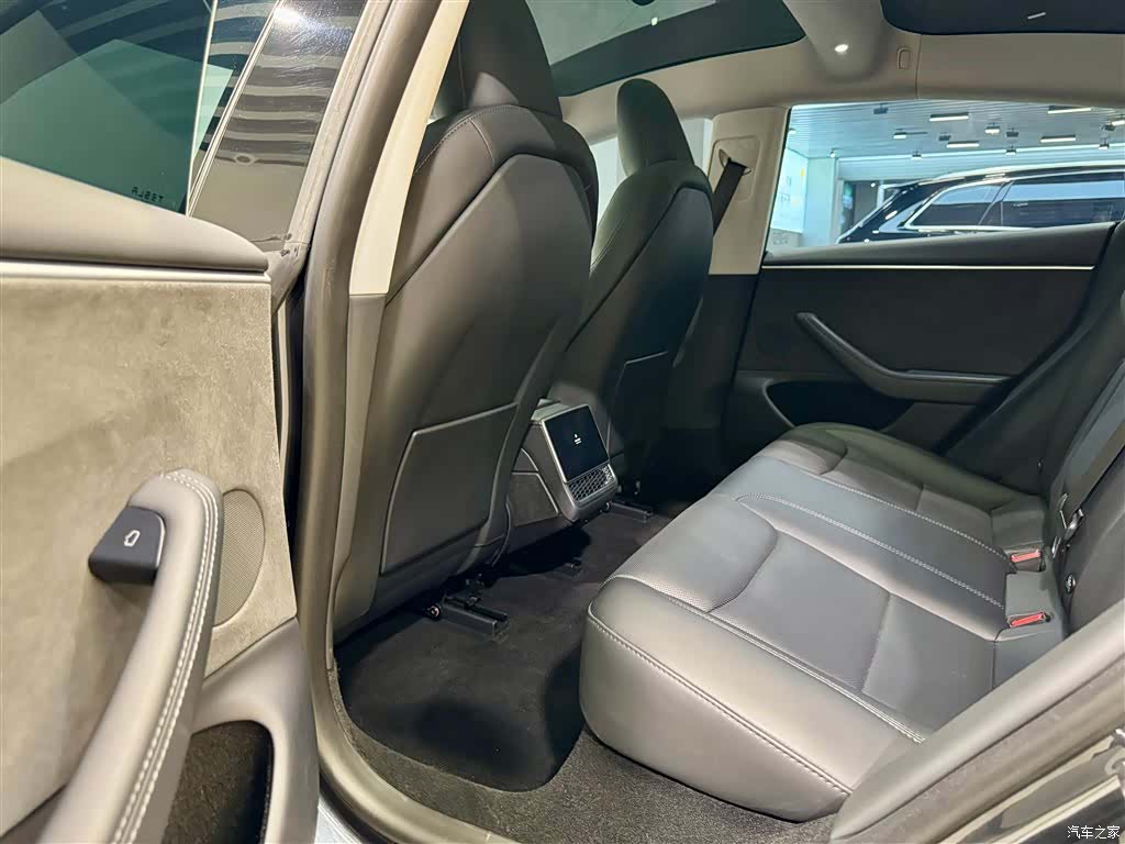Tesla Model 3, 2024 18