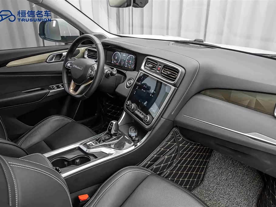 Lynk & Co 01