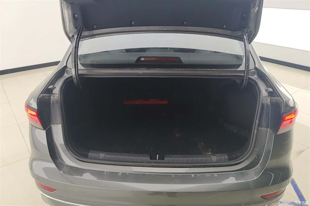 Geely Emgrand, 2025 4