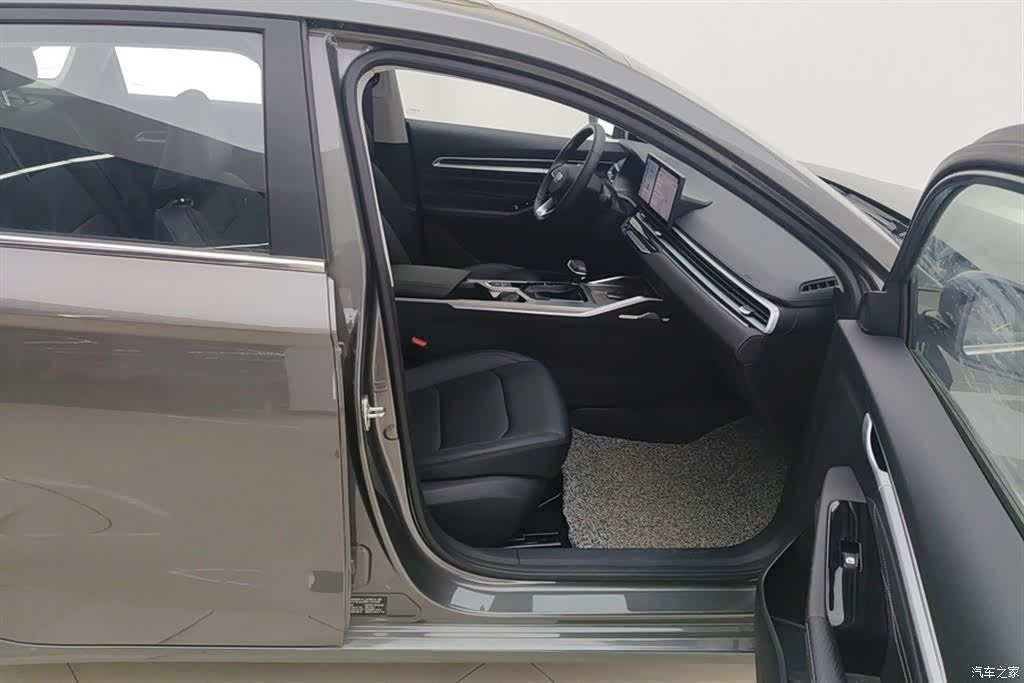 Geely Emgrand, 2025 8