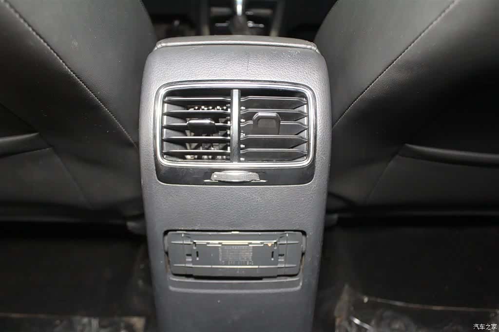 Volkswagen Sagitar, 2016 10