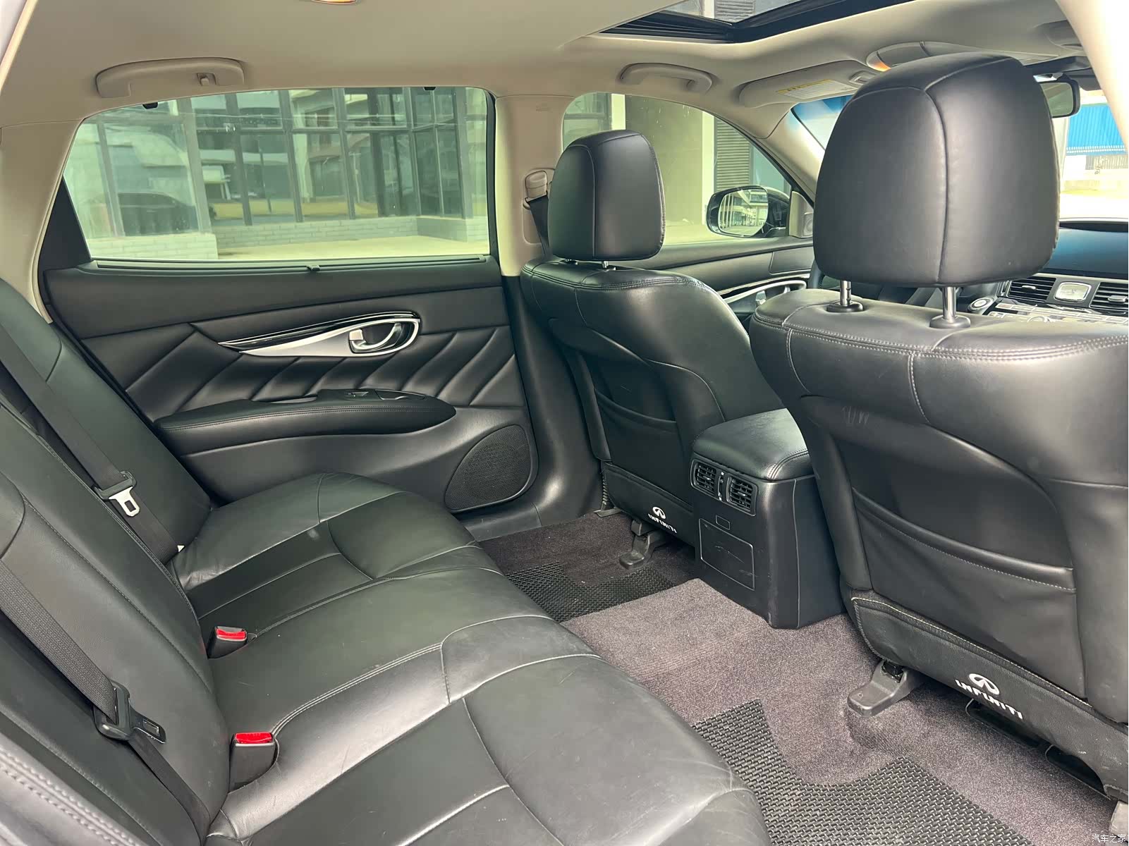 Infiniti Q70, 2018 11