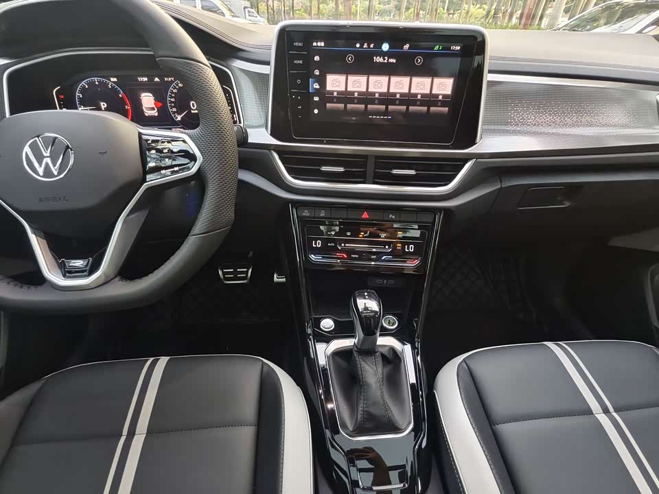 Volkswagen T-ROC exploring Songs