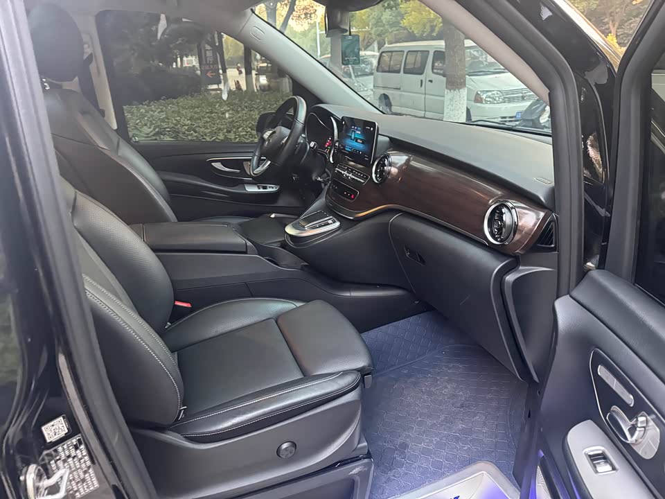 Mercedes-Benz V-class