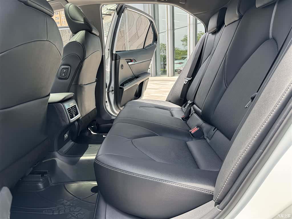 Toyota Camry, 2023 10