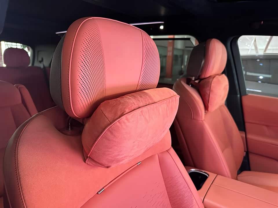 Lynk & Co 900