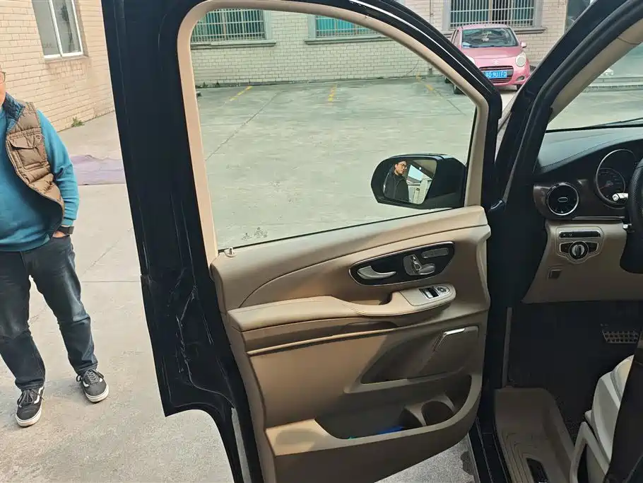 Mercedes-Benz V-class