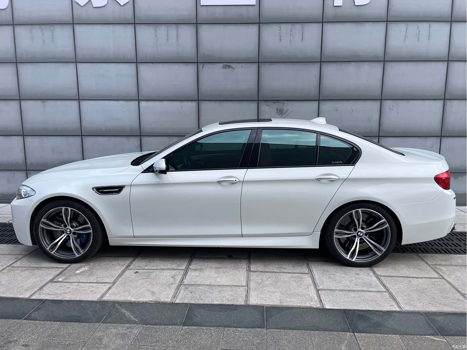 BMW M5, 2012 8