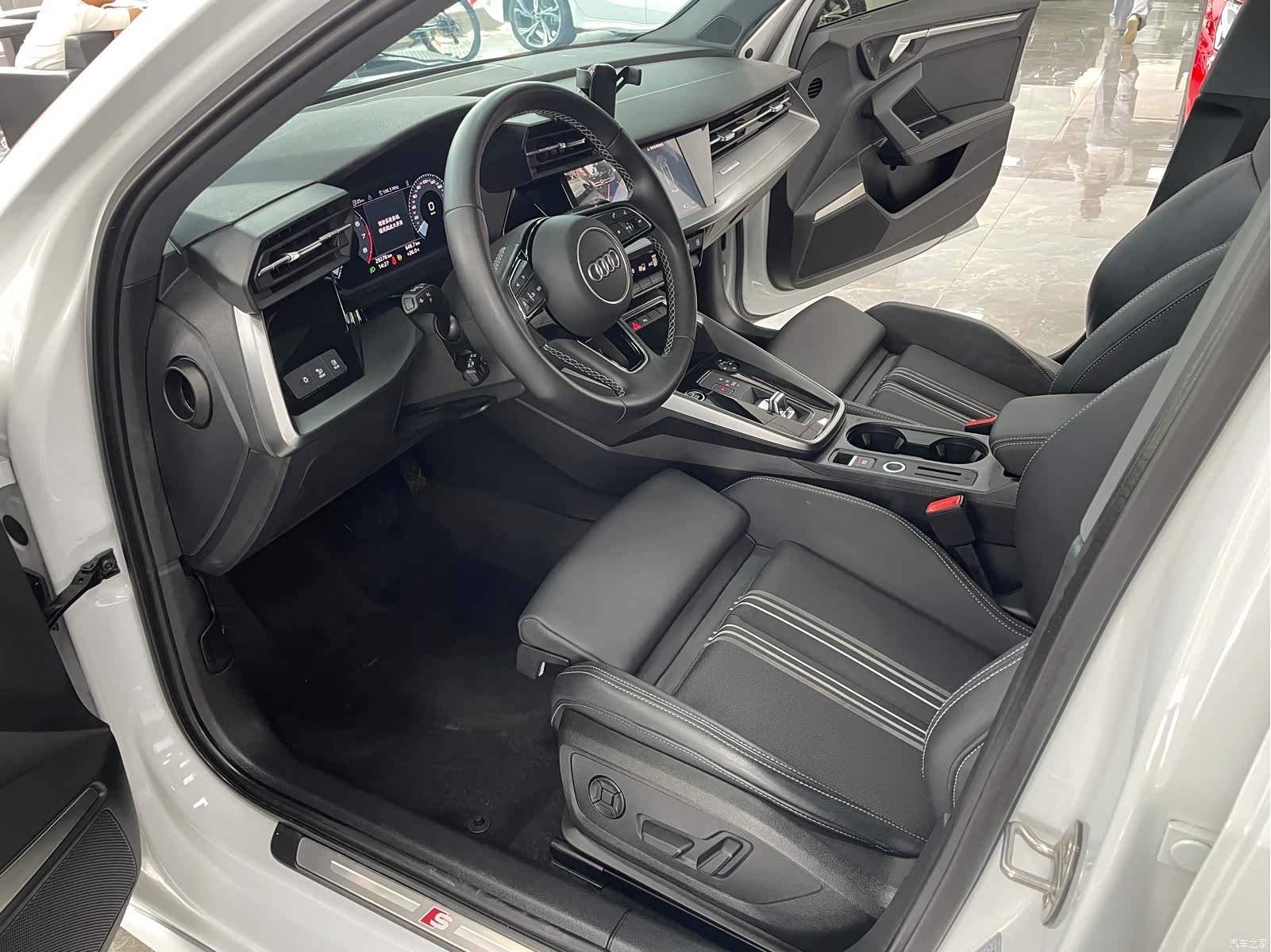 Audi A3, 2023 все фото
