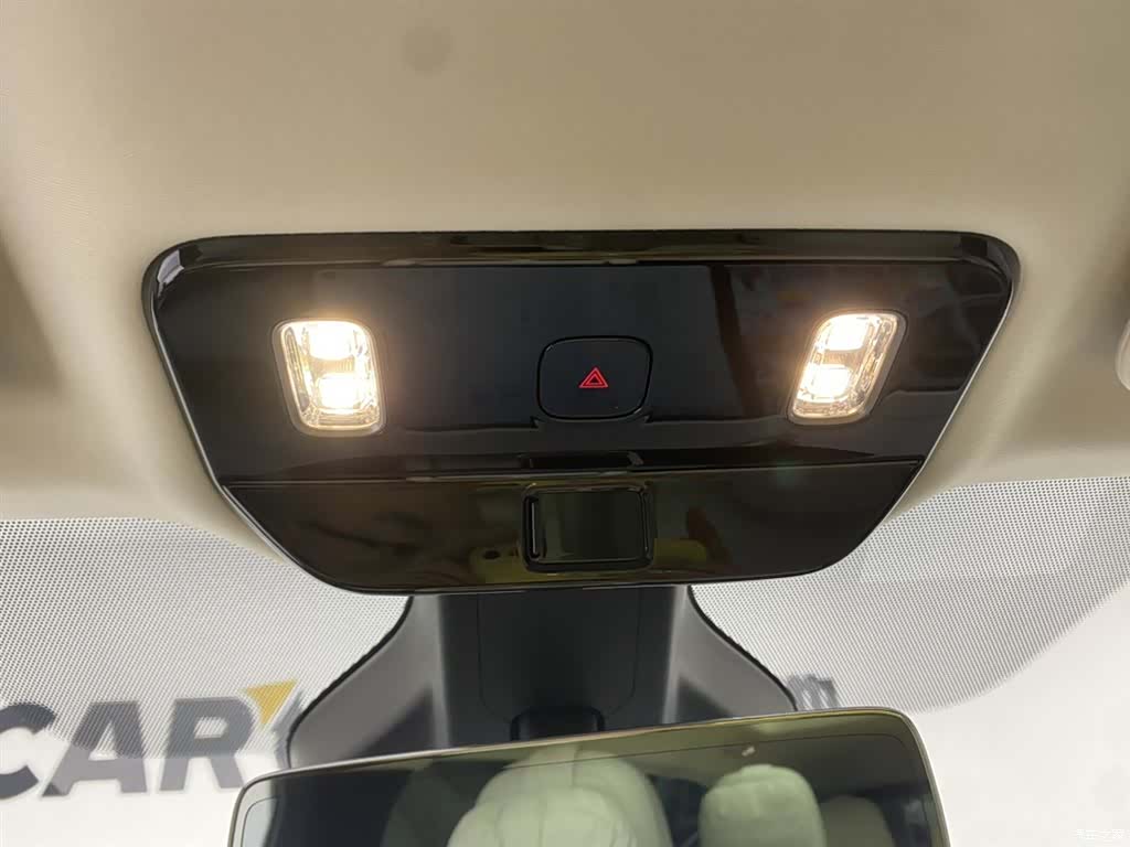 Li Auto MEGA, 2025 13