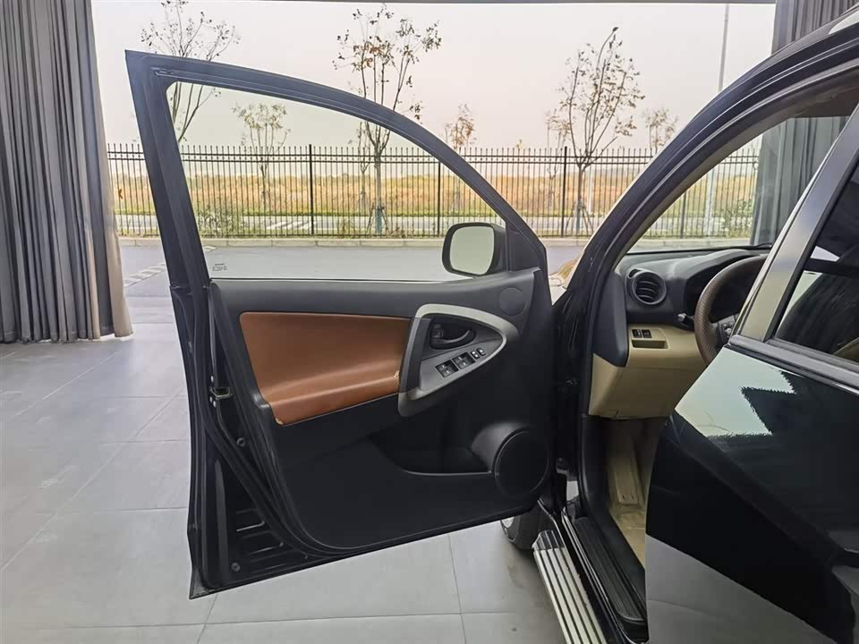 Toyota RAV4 Rongfang