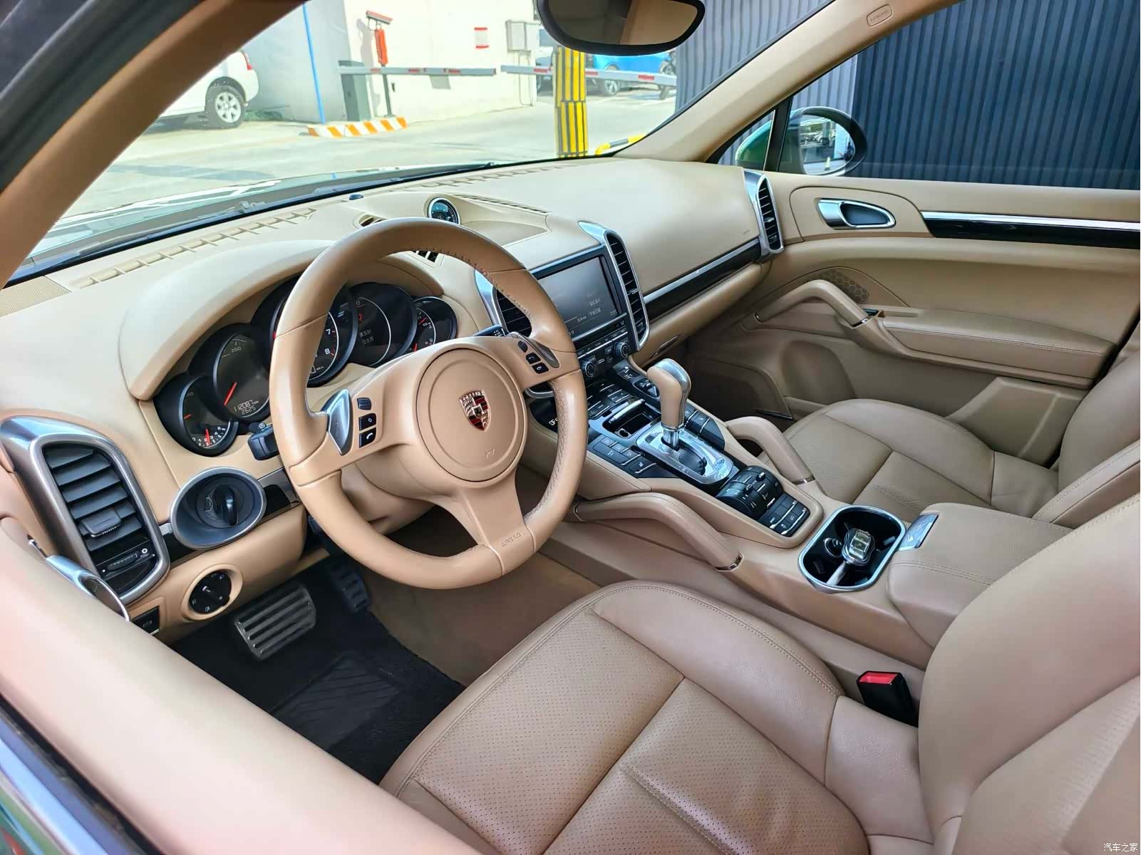 Porsche Cayenne, 2011 8