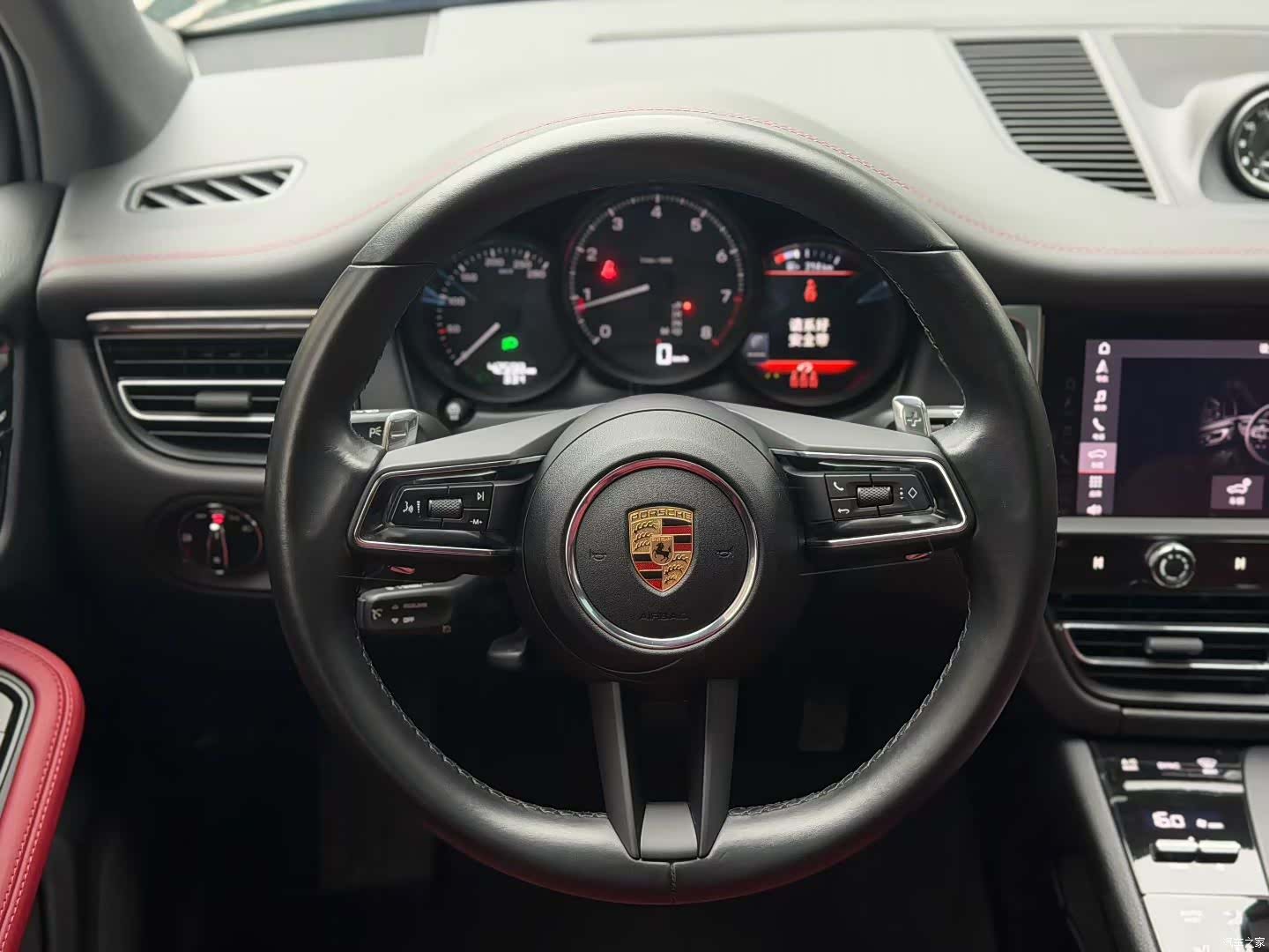 Porsche Macan, 2022 3