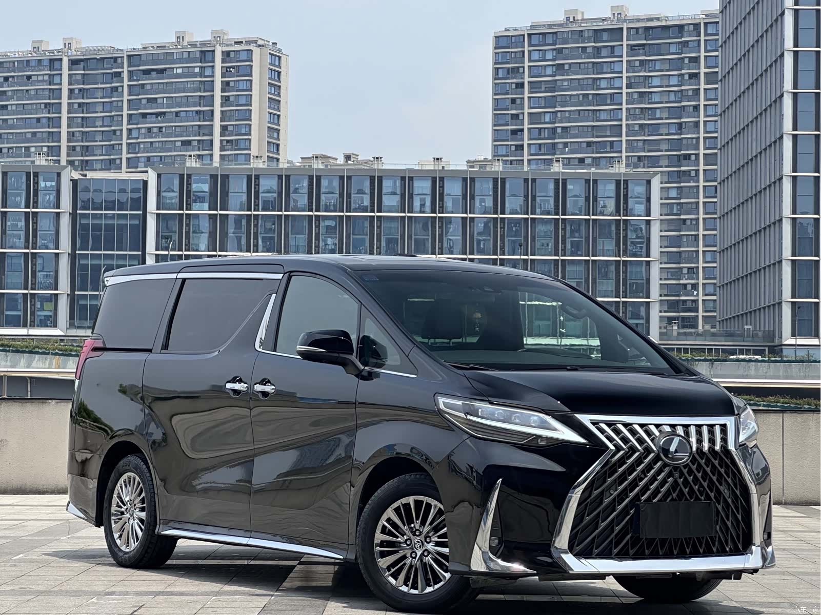 Toyota Vellfire, 2021 3