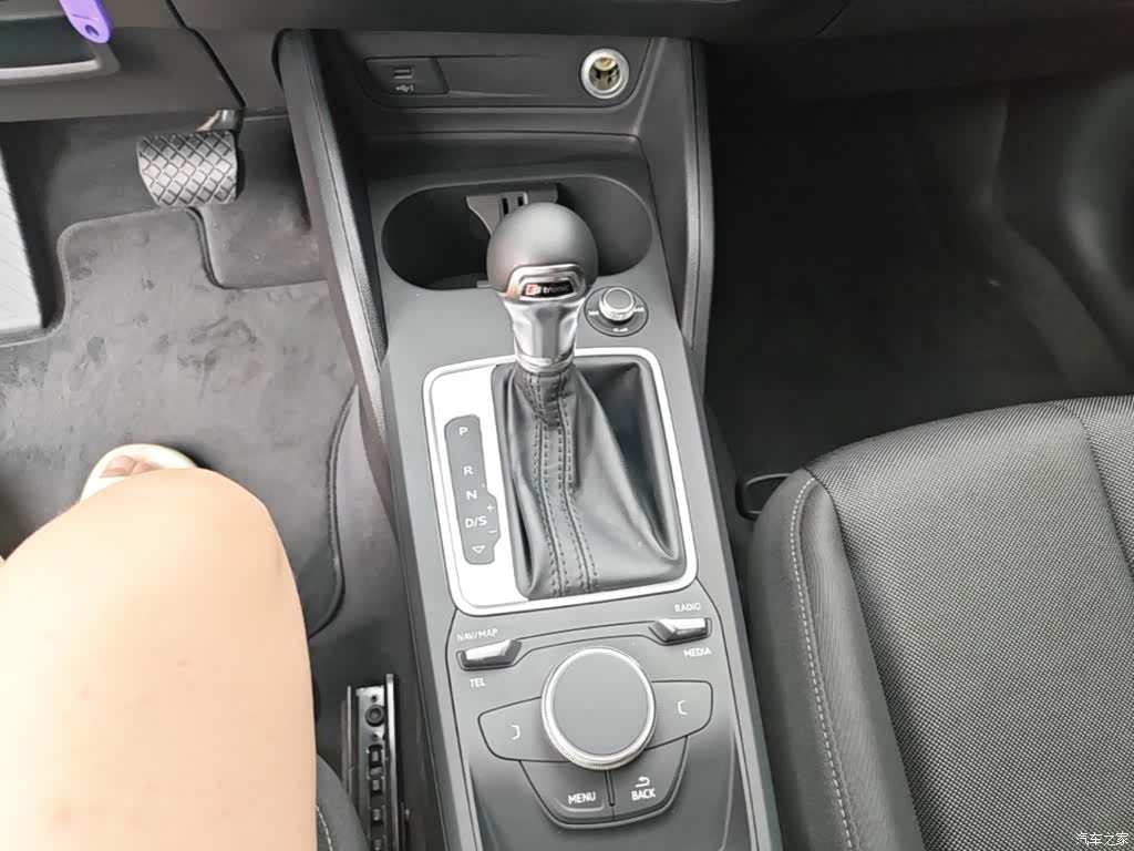 Audi Q2L, 2020 14