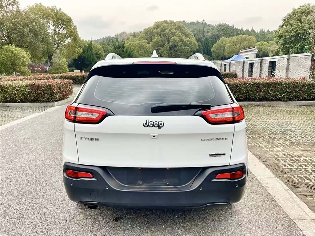 Jeep Cherokee, 2016 4