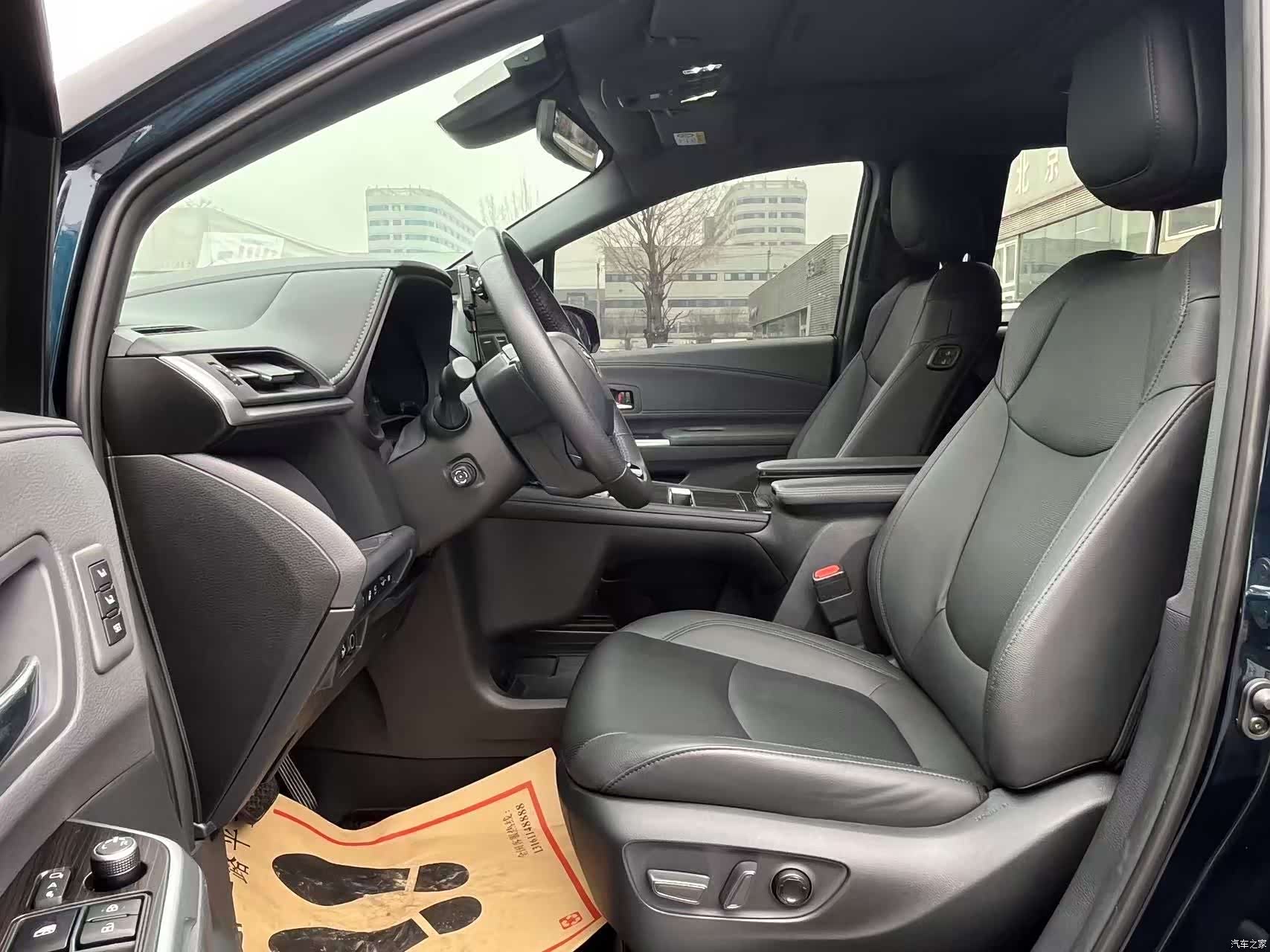 Toyota Granvia, 2023 12