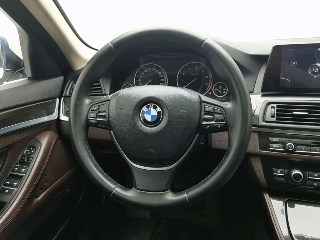BMW 5 Series, 2015 11